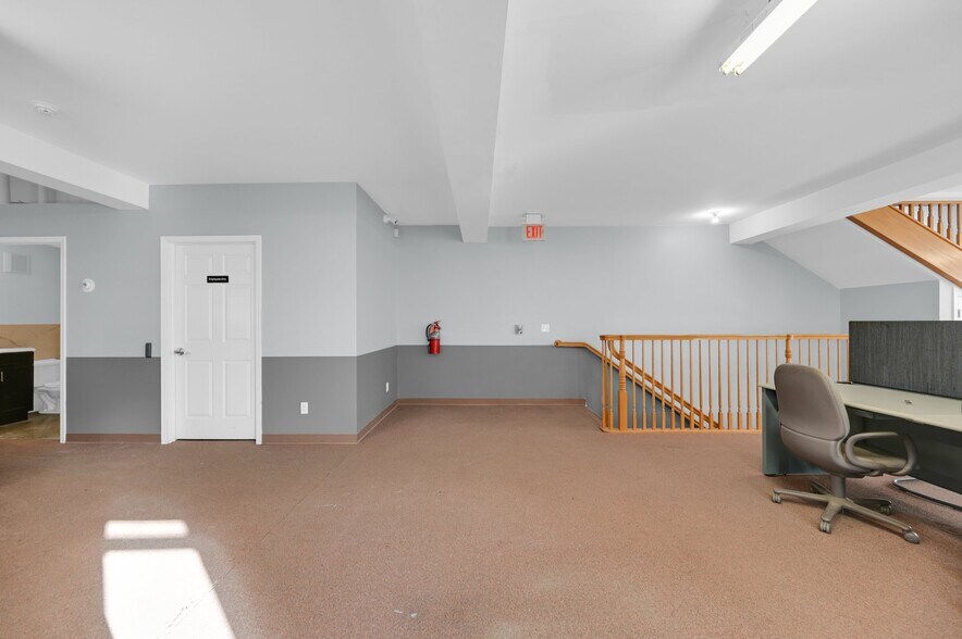 More Photos Of 170-172 Spring St, Newton Office For Sale