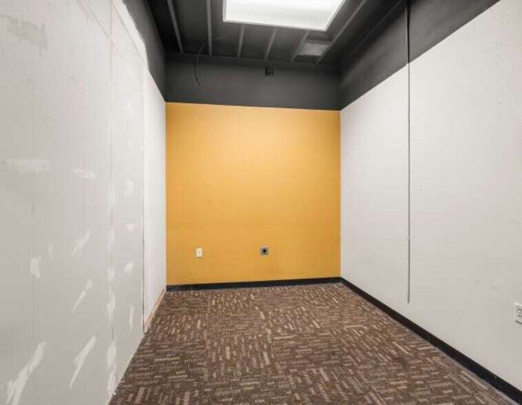 More Photos Of 304-350 NE Agness Ave, Grants Pass Unknown For Lease