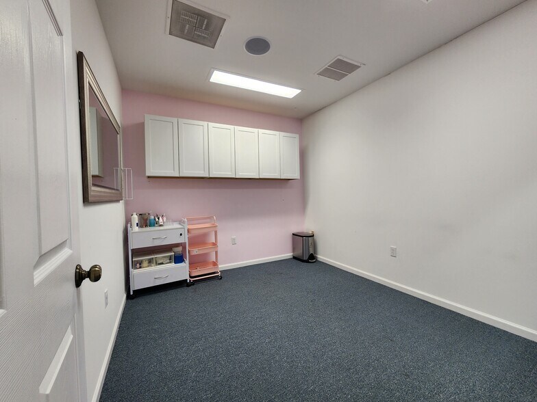 More Photos Of 722 Grant St, Herndon Medical For Sale