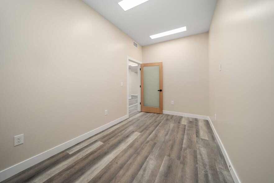 More Photos Of 465 E Palmdale Blvd, Palmdale Loft Creative Space For Lease