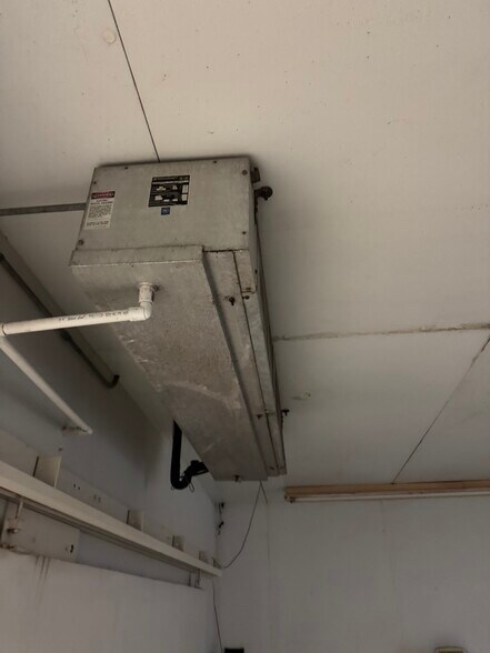 More Photos Of 8716 SE 15th St, Oklahoma City Distribution For Sale