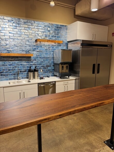 More Photos Of 7230 Lee Deforest Dr, Columbia Office For Sale