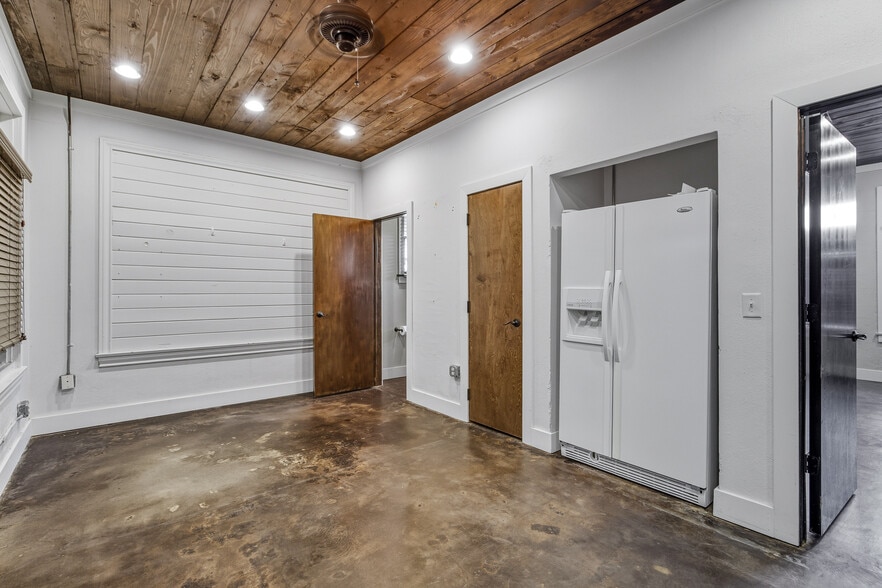 More Photos Of 1000 Louisville Ave, Monroe Office For Sale