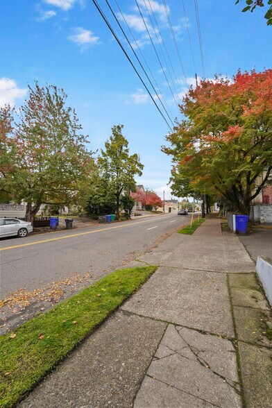 More Photos Of 1910 SE Stark St, Portland Apartments For Sale