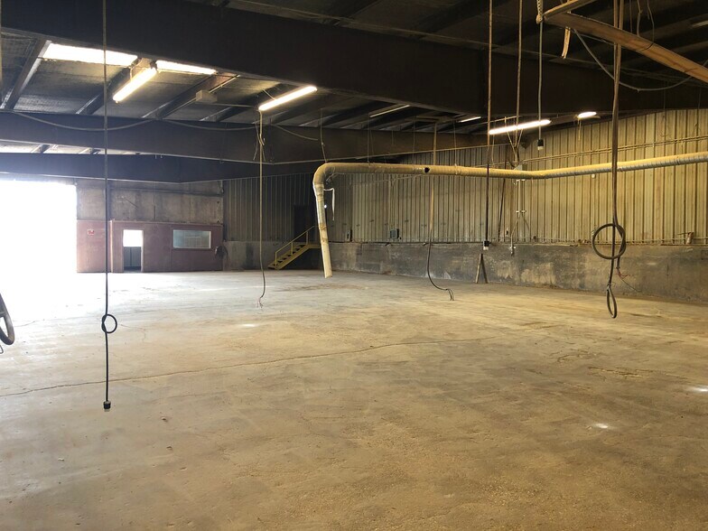More Photos Of 1000 Ferguson Rd, Corsicana Warehouse For Sale