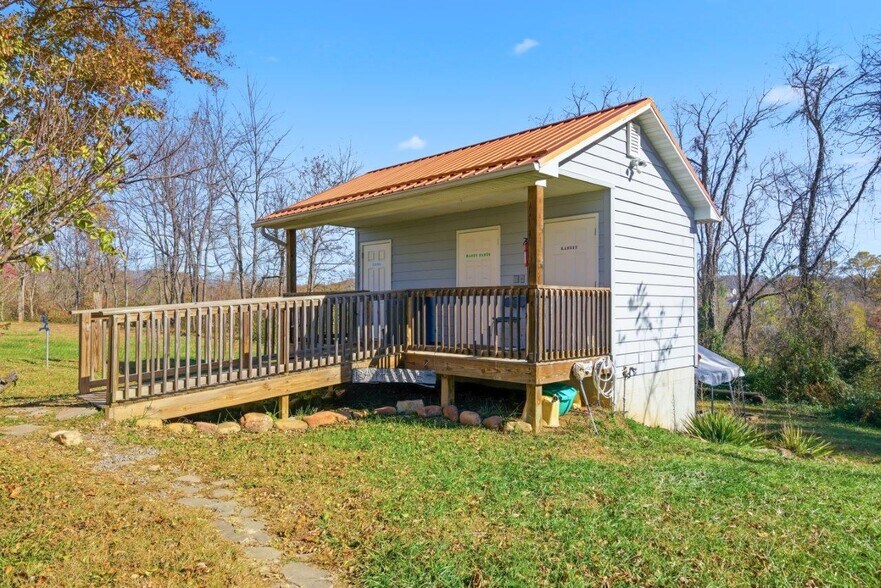 More Photos Of 204 Douglas Ln, Pearisburg Hospitality For Sale