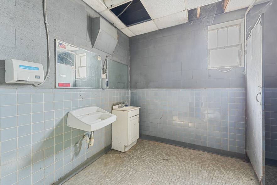 More Photos Of 16144 Market St, Channelview Manufacturing For Sale