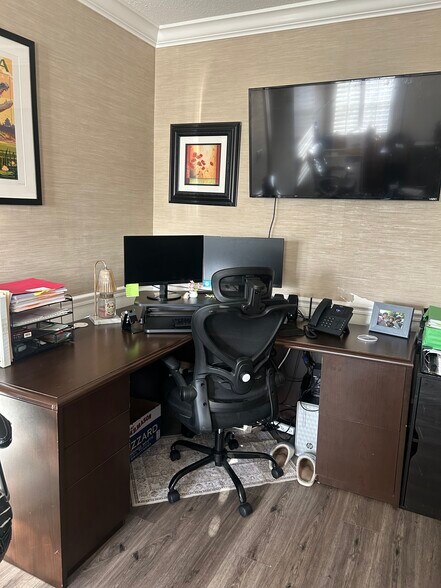 More Photos Of 902 N Armenia Ave, Tampa Office For Sale