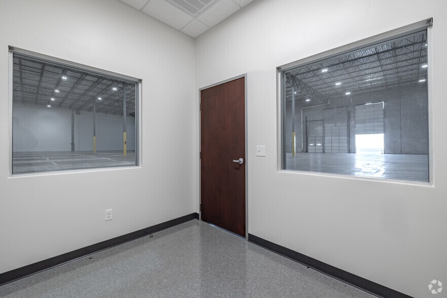 More Photos Of 2120 Grand Avenue Pky, Austin Unknown For Lease