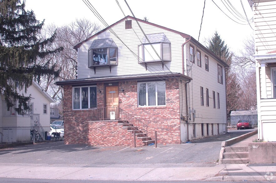 Primary Photo Of 140 Lincoln Ave, Hawthorne Medical For Sale
