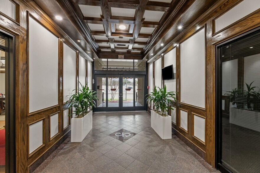 More Photos Of 1802 NE Loop 410, San Antonio Office For Sale