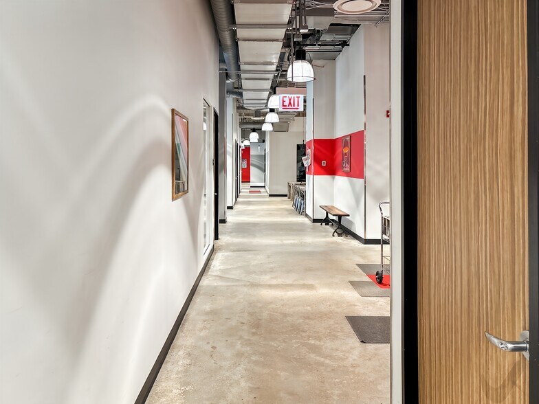 More Photos Of 5113 S Harper Ave, Chicago Coworking Space