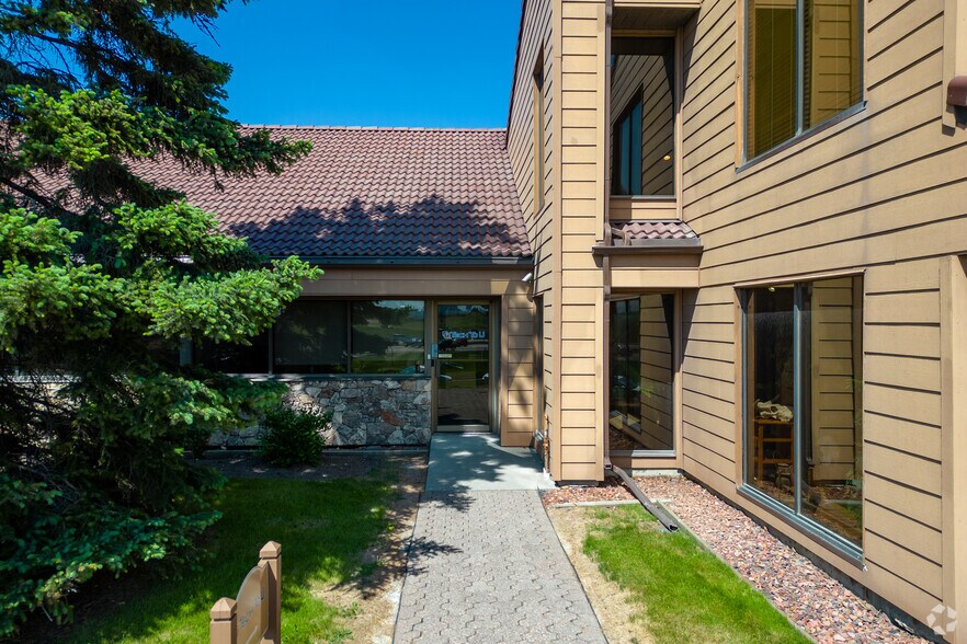 More Photos Of 5160 Skyline Way NE, Calgary Office For Lease