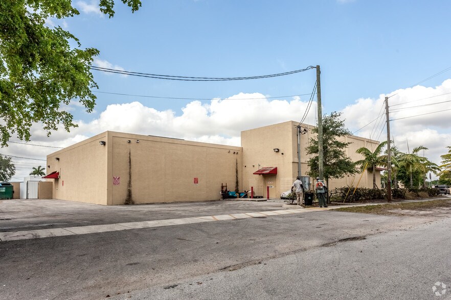 More Photos Of 16525 NW 27th Ave, Miami Gardens Freestanding For Lease