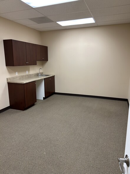 More Photos Of 2100 S Illinois St, Belleville Coworking Space