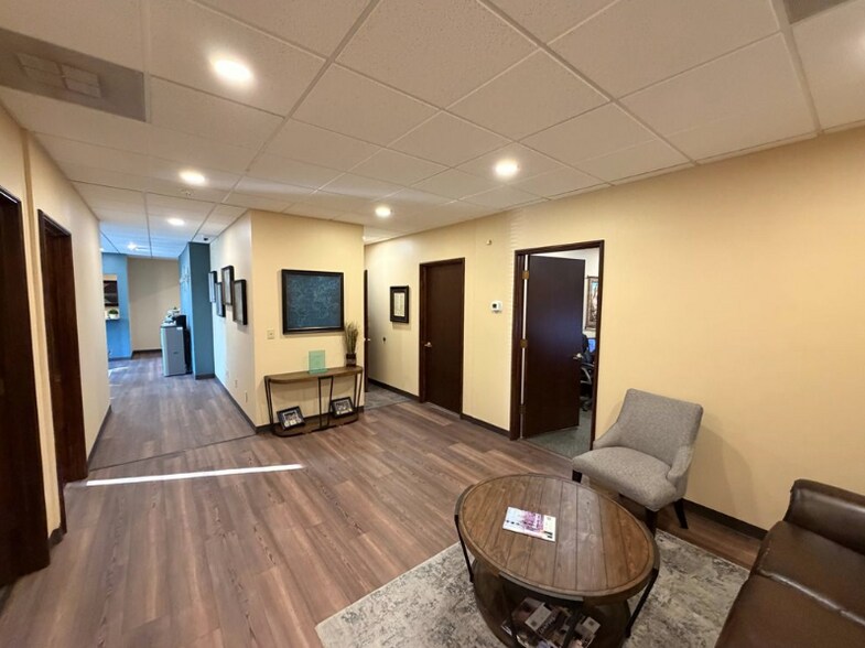More Photos Of 8730 Bourgade St, Lenexa Loft Creative Space For Lease