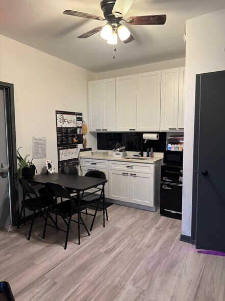 More Photos Of 6210 S Archer Rd, Summit Argo General Retail For Sale