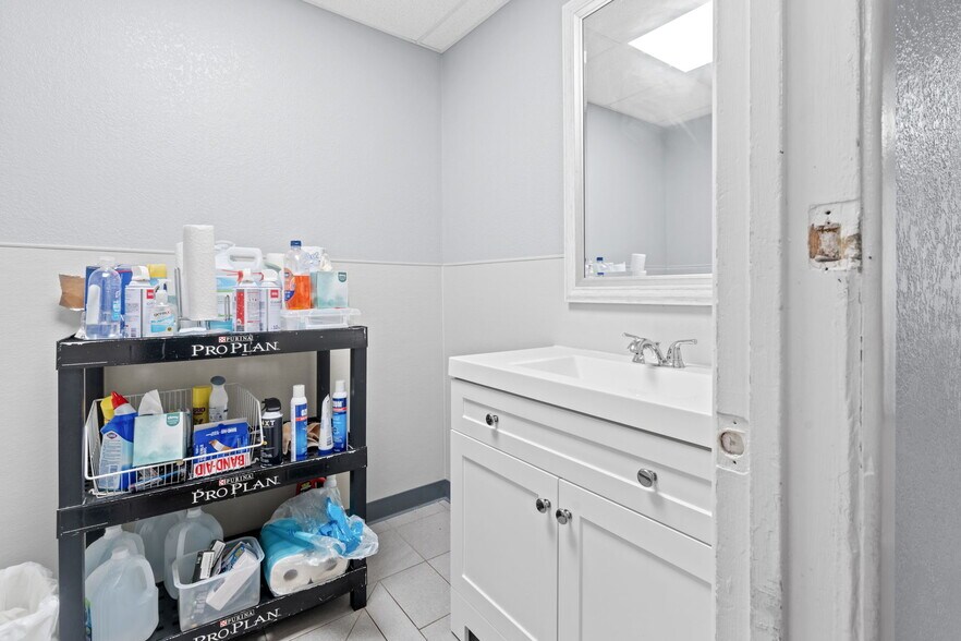 More Photos Of 5620 Rowlett Rd, Rowlett General Retail For Sale