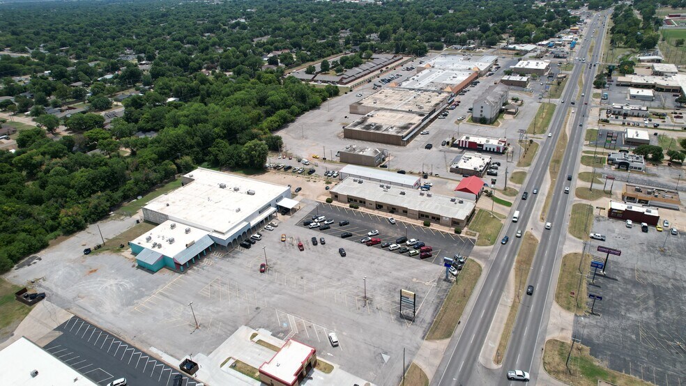 More Photos Of 1214 N Highway 81, Duncan Office For Lease
