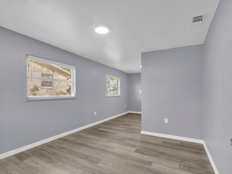 More Photos Of 301 SW 3rd Ter, Mulberry Apartments For Sale