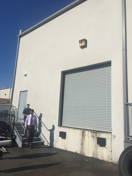 More Photos Of 9042 Hornbaker Rd, Manassas Industrial For Lease