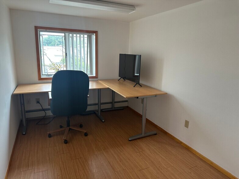 More Photos Of 180 Sargeant Ave, Clifton Warehouse For Lease