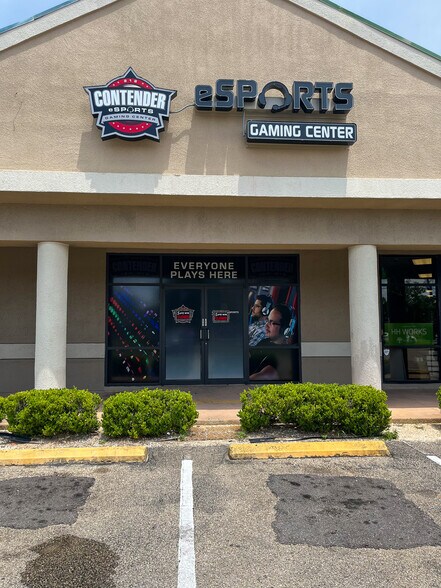 More Photos Of 527 Mary Esther Blvd, Fort Walton Beach Storefront For Lease
