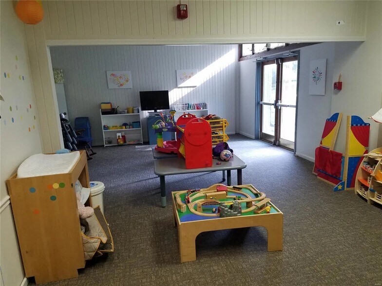 More Photos Of 15764 Clayton Rd, Ellisville Religious Facility For Lease