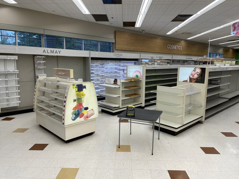 More Photos Of 10 Main St, Winchester Drugstore For Sale