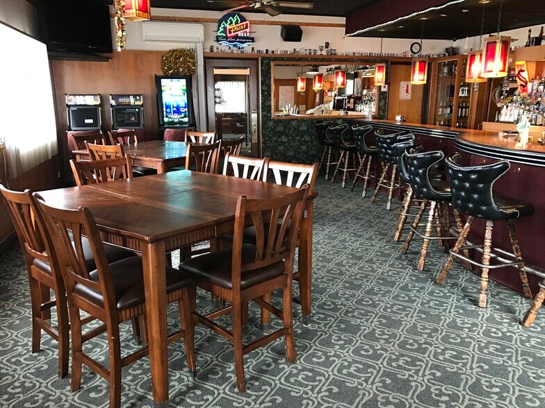 More Photos Of 201 Steele St, Algoma Hotel For Sale
