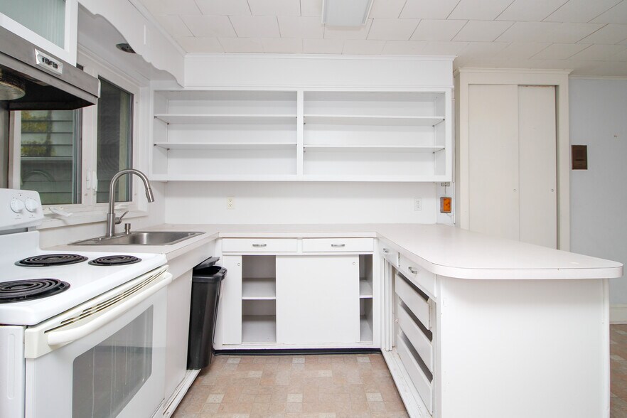 More Photos Of 417 W Blackwell St, Dover Office Residential For Sale