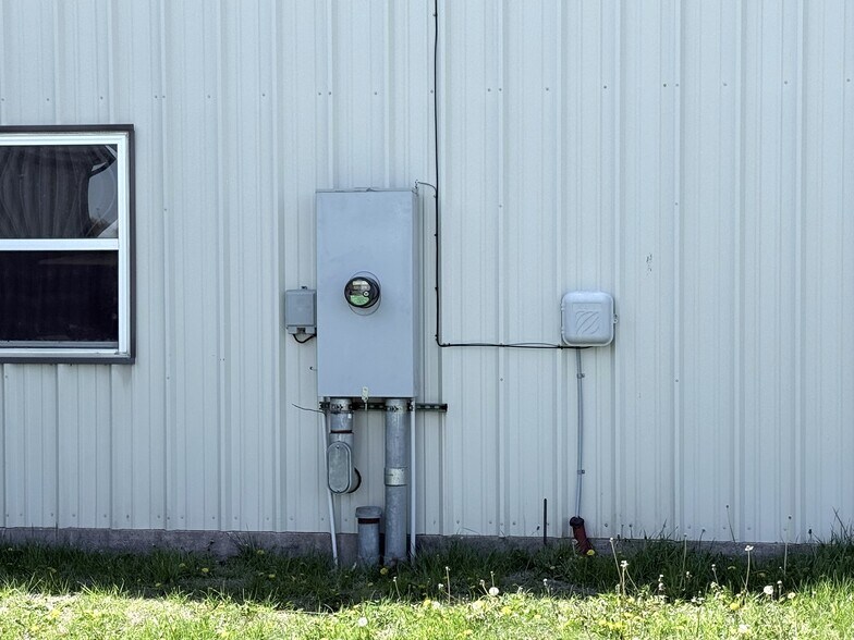 More Photos Of 875 Enterprise Ave, Galesburg Industrial For Sale