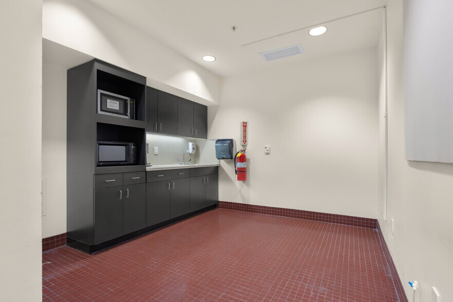 More Photos Of 301 Washington St, Columbus Office For Lease