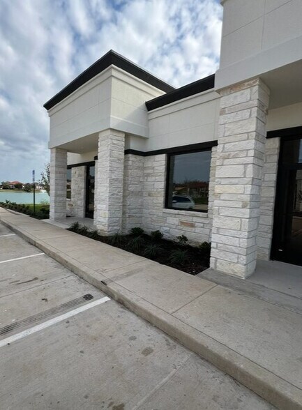 More Photos Of 5501 Cabrera Dr, Sugar Land Unknown For Lease