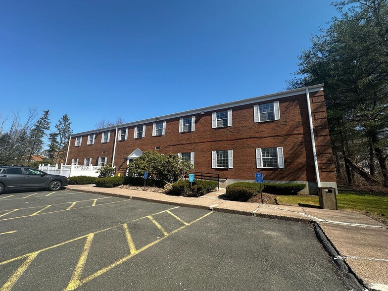 More Photos Of 693 Bloomfield Ave, Bloomfield Office For Sale