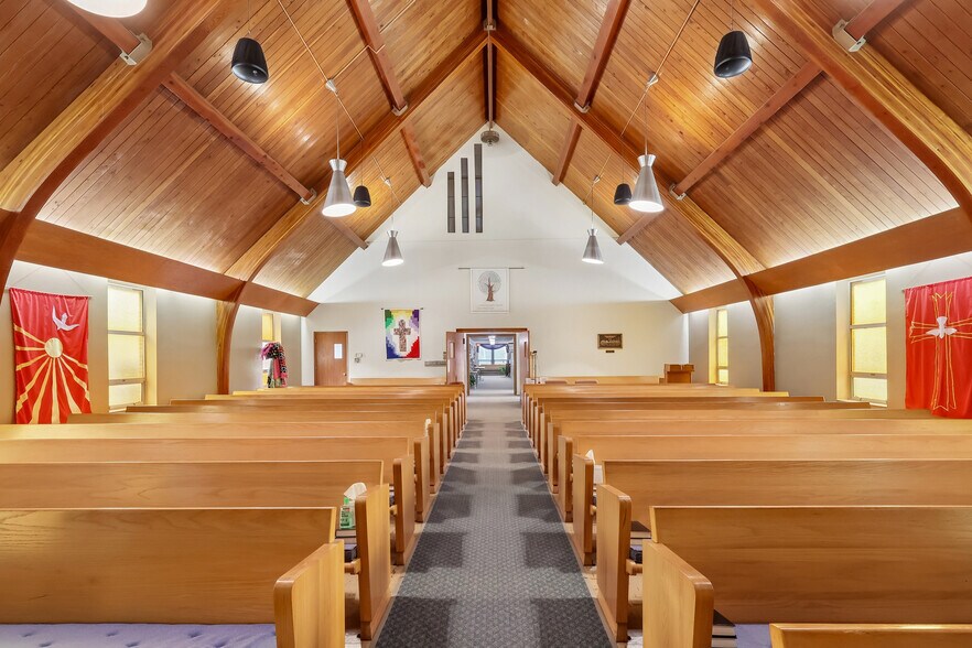 More Photos Of 4323 Douglas Ave, Des Moines Religious Facility For Sale