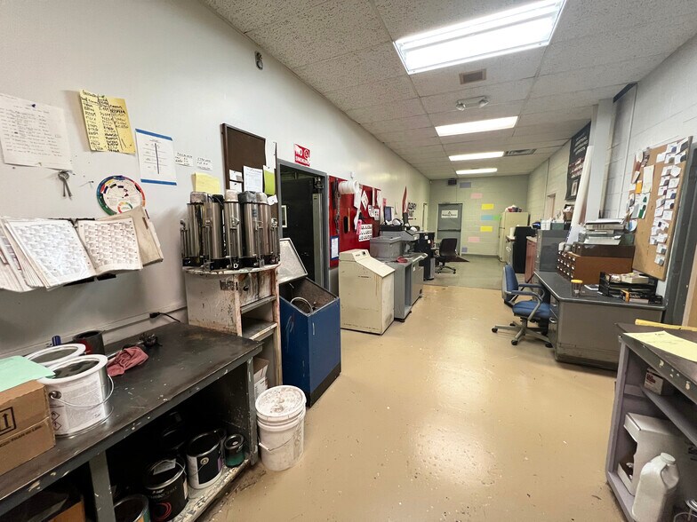 More Photos Of 3530 Airline Rd, Muskegon Freestanding For Lease