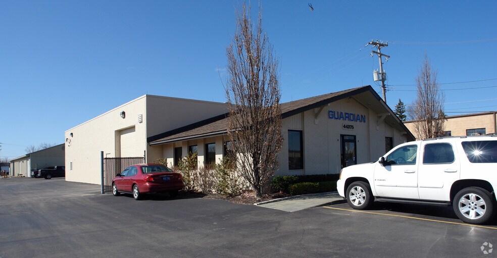 More Photos Of 44375 Grand River Ave, Novi Warehouse For Lease