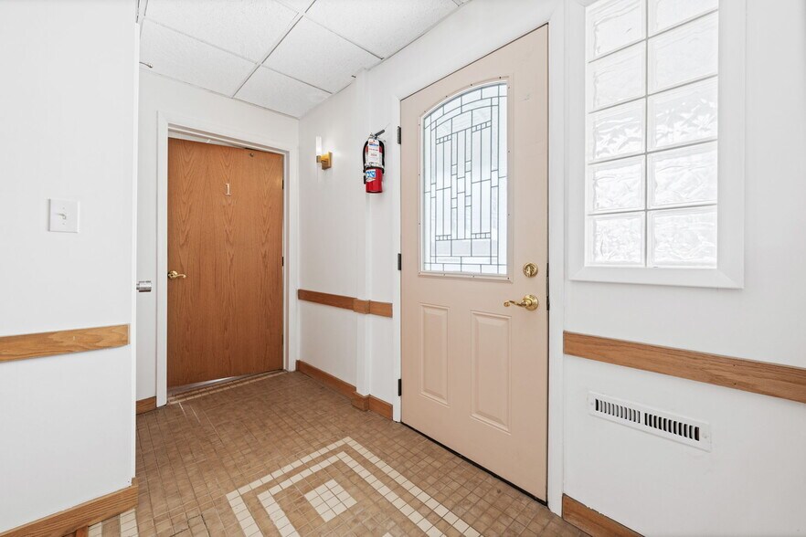 More Photos Of 28916 Euclid Ave, Wickliffe Office For Sale