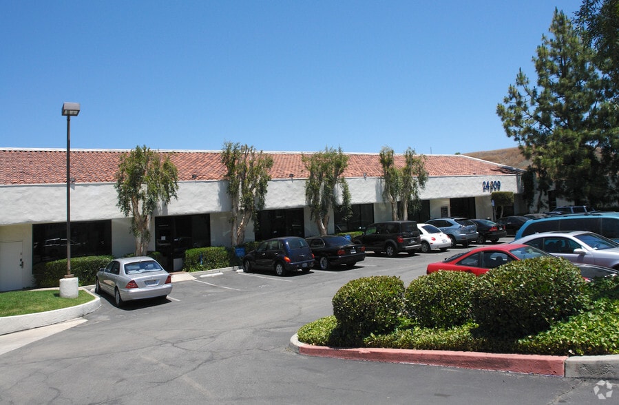 More Photos Of 24009 Ventura Blvd, Calabasas Office For Lease