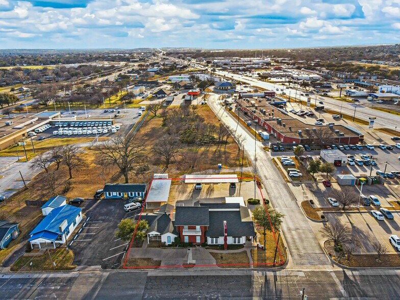 More Photos Of 145 NW Ellison St, Burleson Freestanding For Sale
