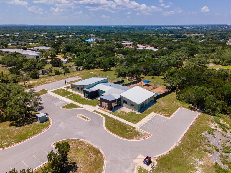 More Photos Of 1410 Live Oak Rd, Leander Showroom For Sale