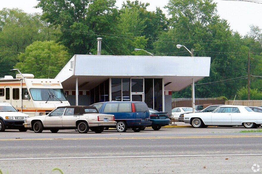 Primary Photo Of 9067 Pendleton Pike, Indianapolis Auto Dealership For Lease