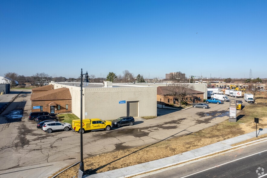More Photos Of 7099 Huntley Rd, Columbus Warehouse For Lease