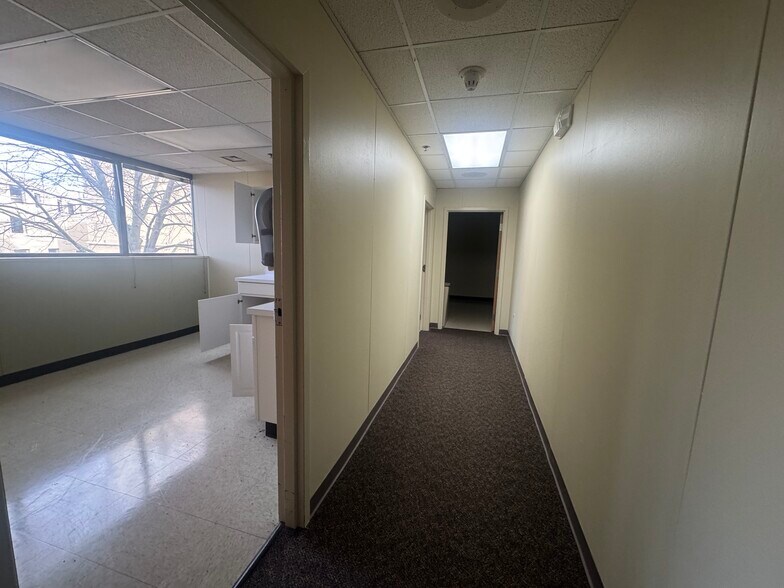 More Photos Of 2815 Pennsylvania Ave, Lansing Medical For Sale