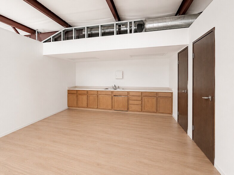 More Photos Of 3508 Wellsite Dr, Norman Distribution For Sale