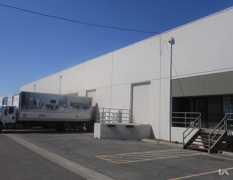 More Photos Of 361-443 Steelhead Way, Boise Warehouse For Lease