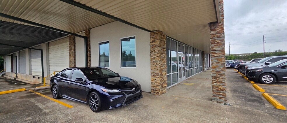 More Photos Of 22820 Interstate 45, Spring Unknown For Lease