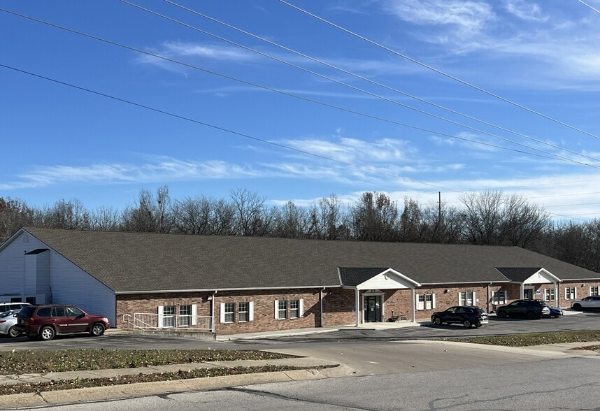 More Photos Of 505 N Ridgeview Dr, Warrensburg Office For Sale