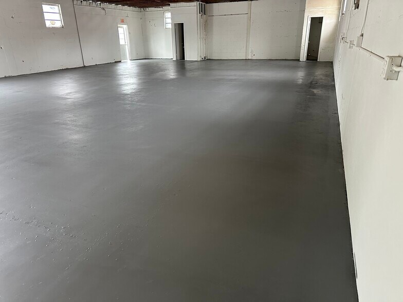 More Photos Of 3313 Oleander Ave, Fort Pierce Warehouse For Lease